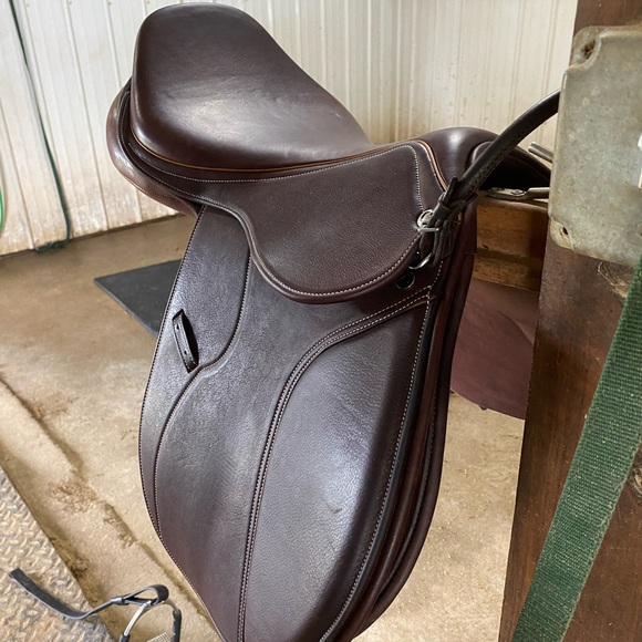 Practically new! English Saddle Close Contact Jump Saddle Changeable gullet 17” - Picture 16 of 16